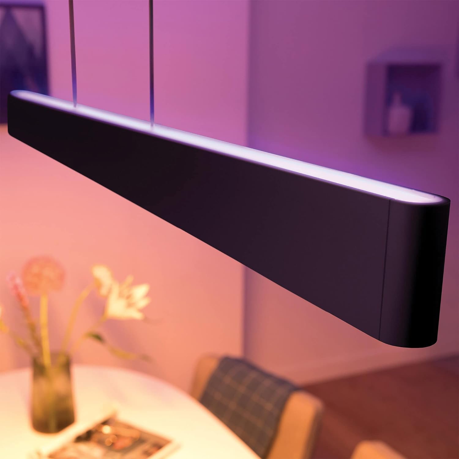 Philips Hue White & Color Ambiance Ensis Pendelleuchte (5.500 lm), dimmbare Esstischlampe für das Hue Lichtsystem mit 16 Mio. Farben, smarte Lichtsteuerung über Sprache oder App, schwarz