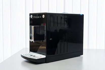 MELITTA Kaf­fee­voll­au­to­mat "Solo E950-201, schwarz", schwarz, B:45,5cm H:30,3cm T:20cm, Kaf­fee­voll­au­to­ma­ten, Perfekt für Café crème & Espresso, nur 20cm breit (88671559-0) schwarz