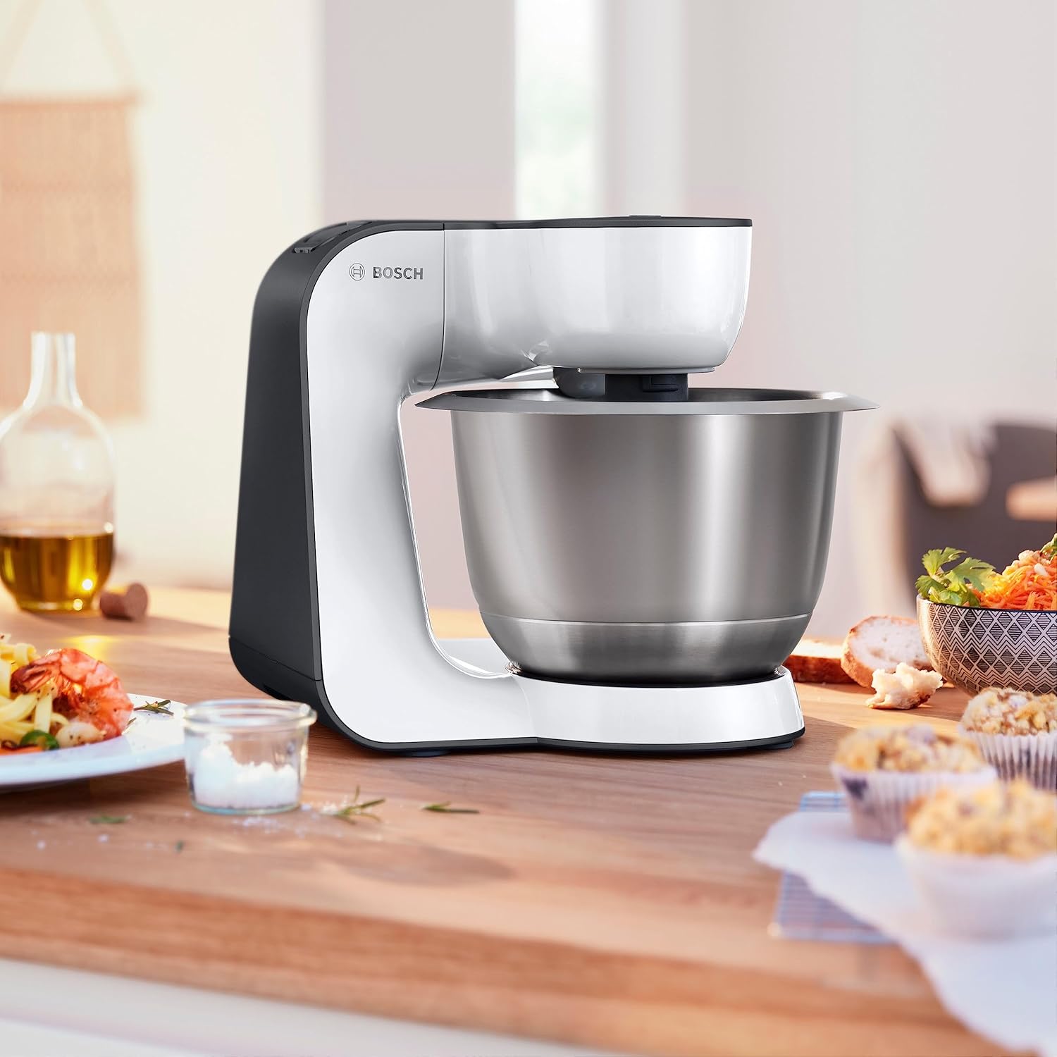 Bosch Küchenmaschine Serie 4 MUM54A00, Edelstahl-Schüssel 3,9 L, Planetenrührwerk, Knethaken, Schlag-, Rührbesen, 900 W, Weiß/Schwarz